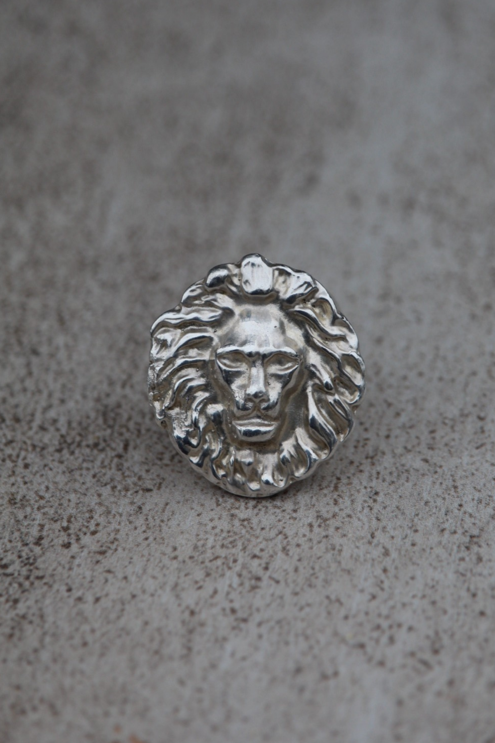 Anillo leon plata