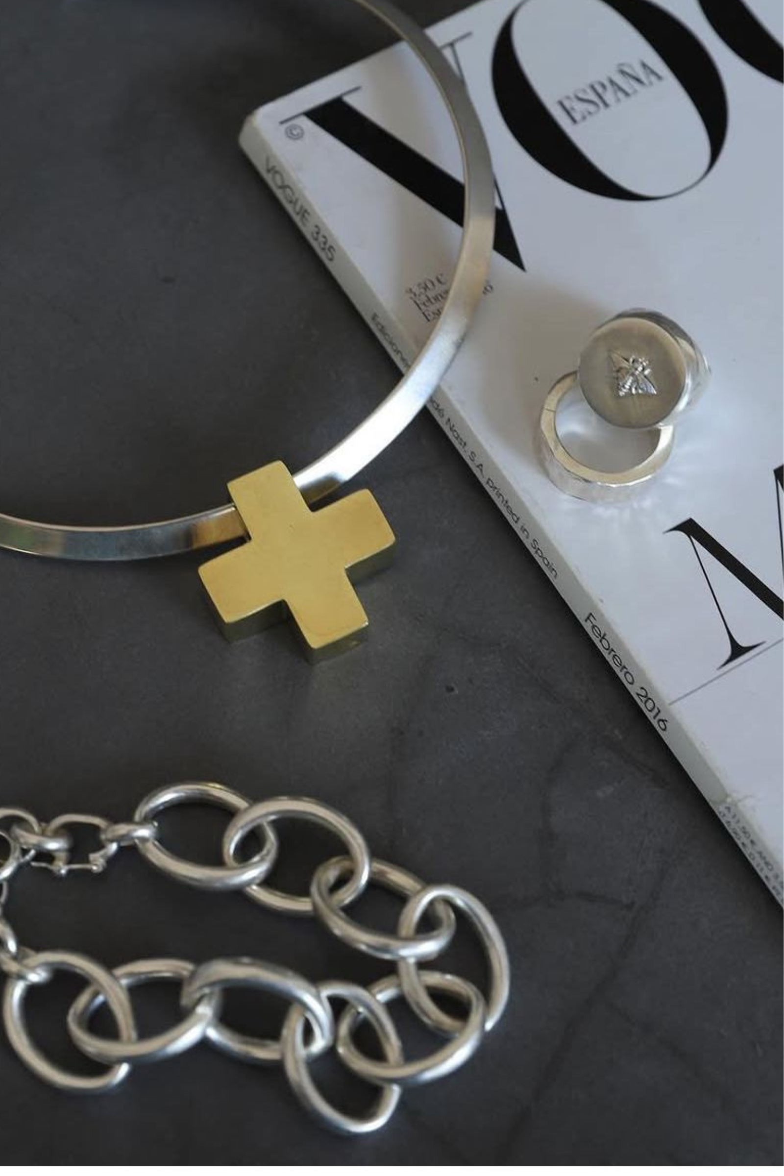Cruz M Bronce