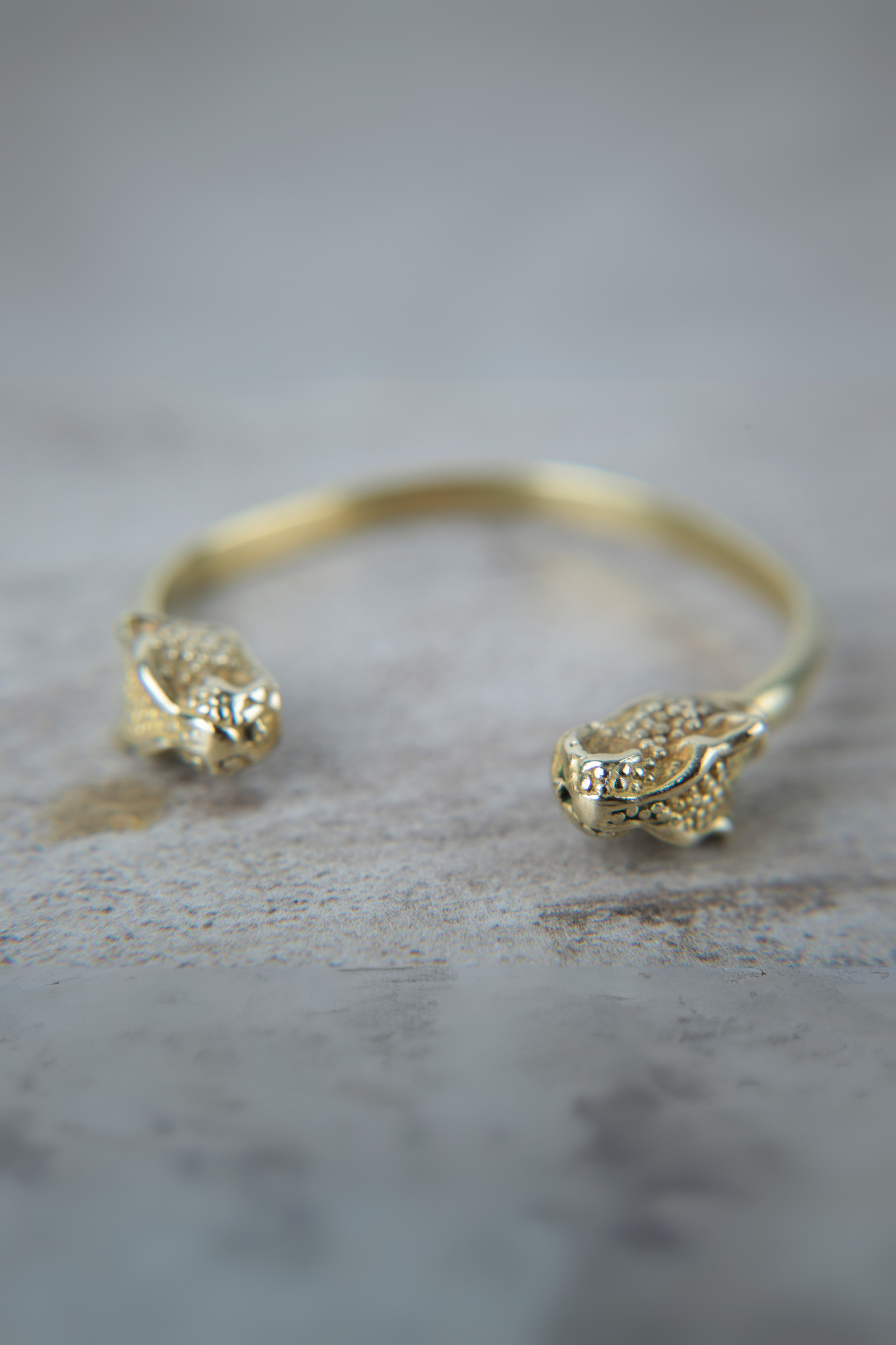 Esclava Cabezas de pumas en bronce