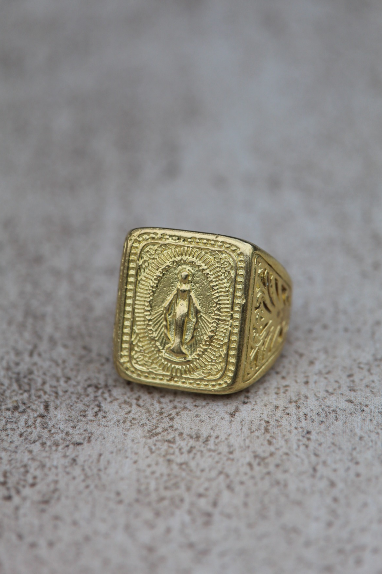 Anillo virgen de los rayos bronce