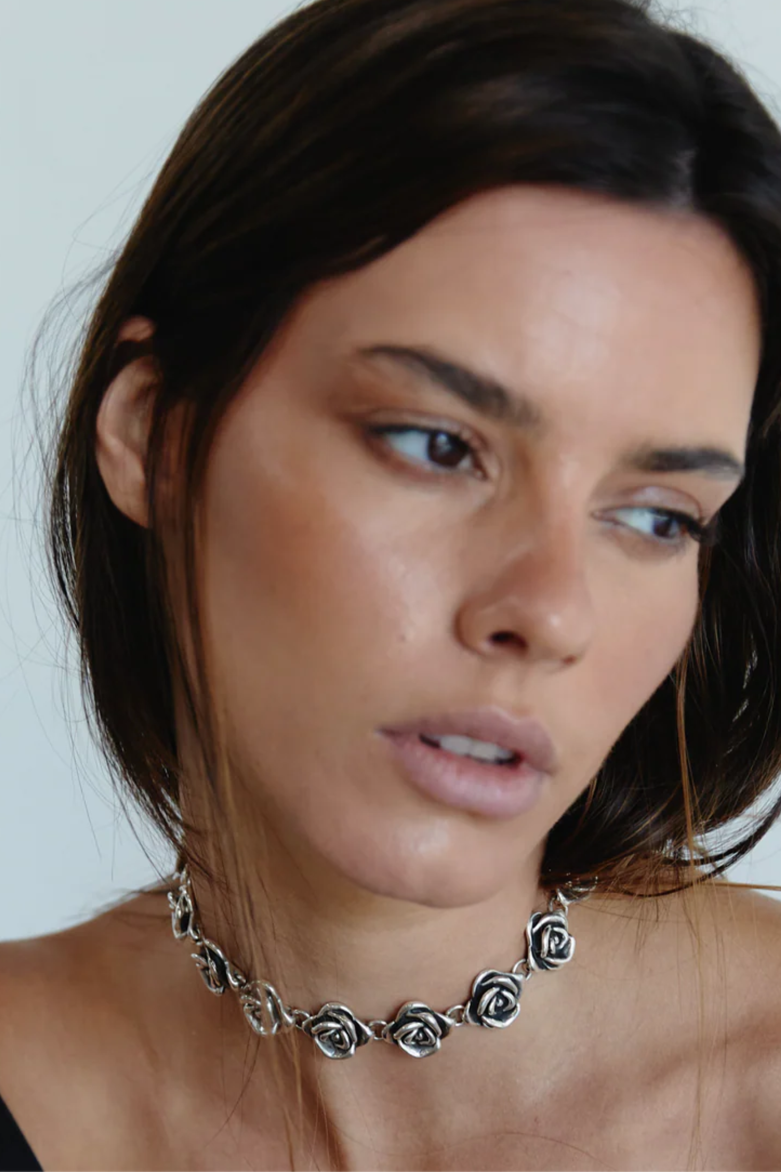 Collar de rosas en plata