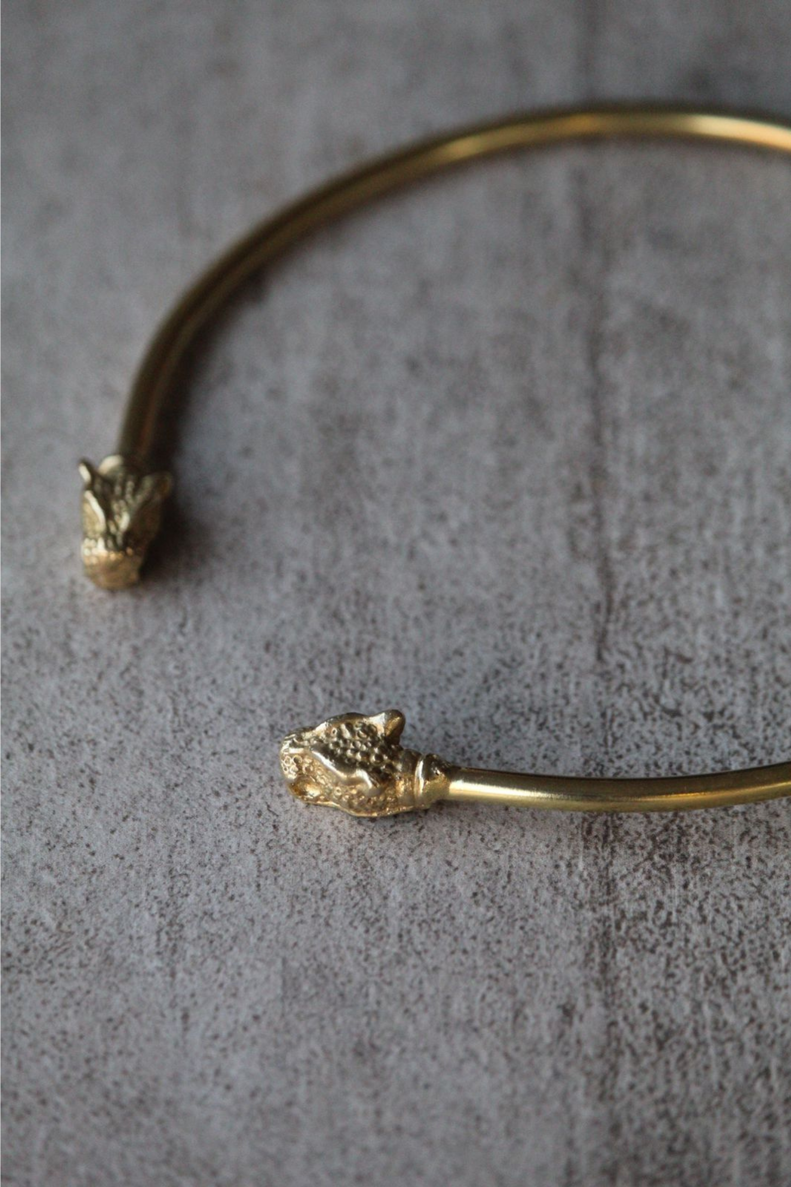 Chocker Puma bronce