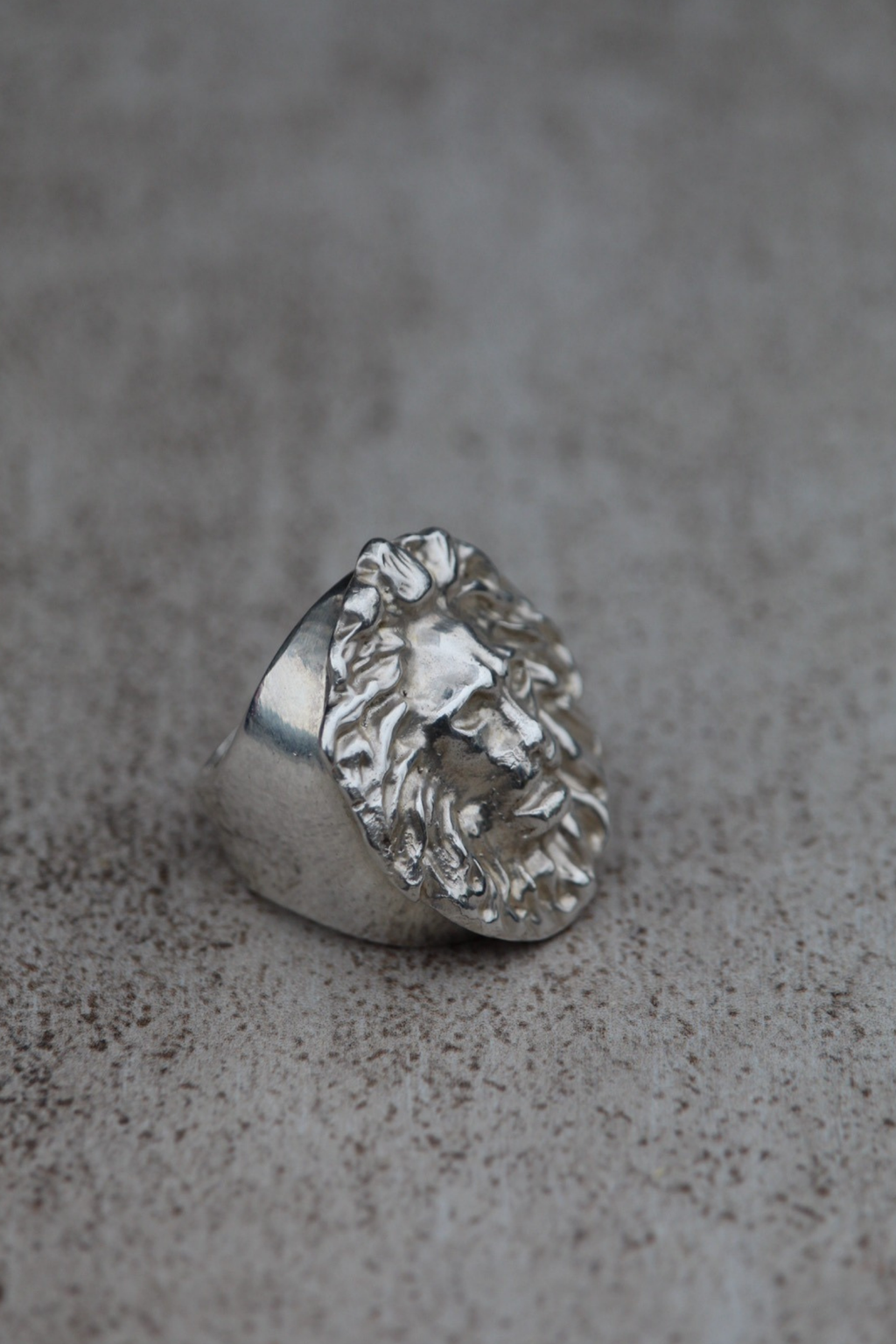 Anillo leon plata