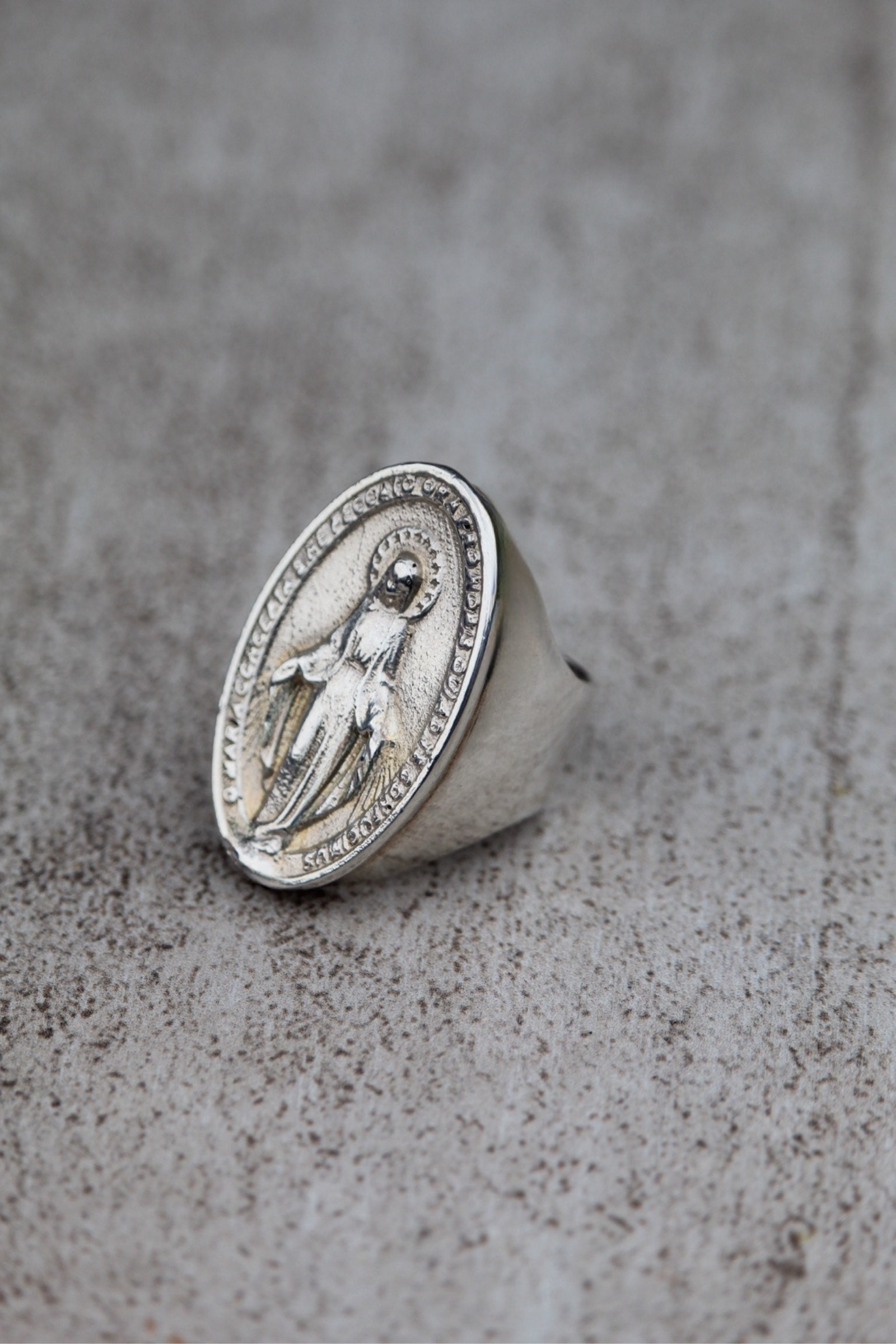 Anillo Virgen de los Rayos Plata — Co Rivera Chile