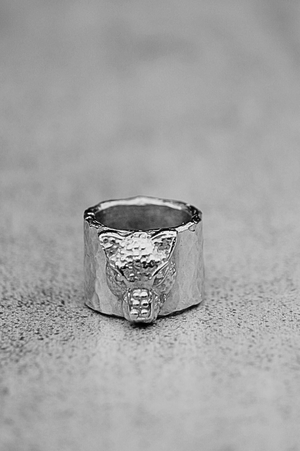 Anillo puma tubular plata machacado