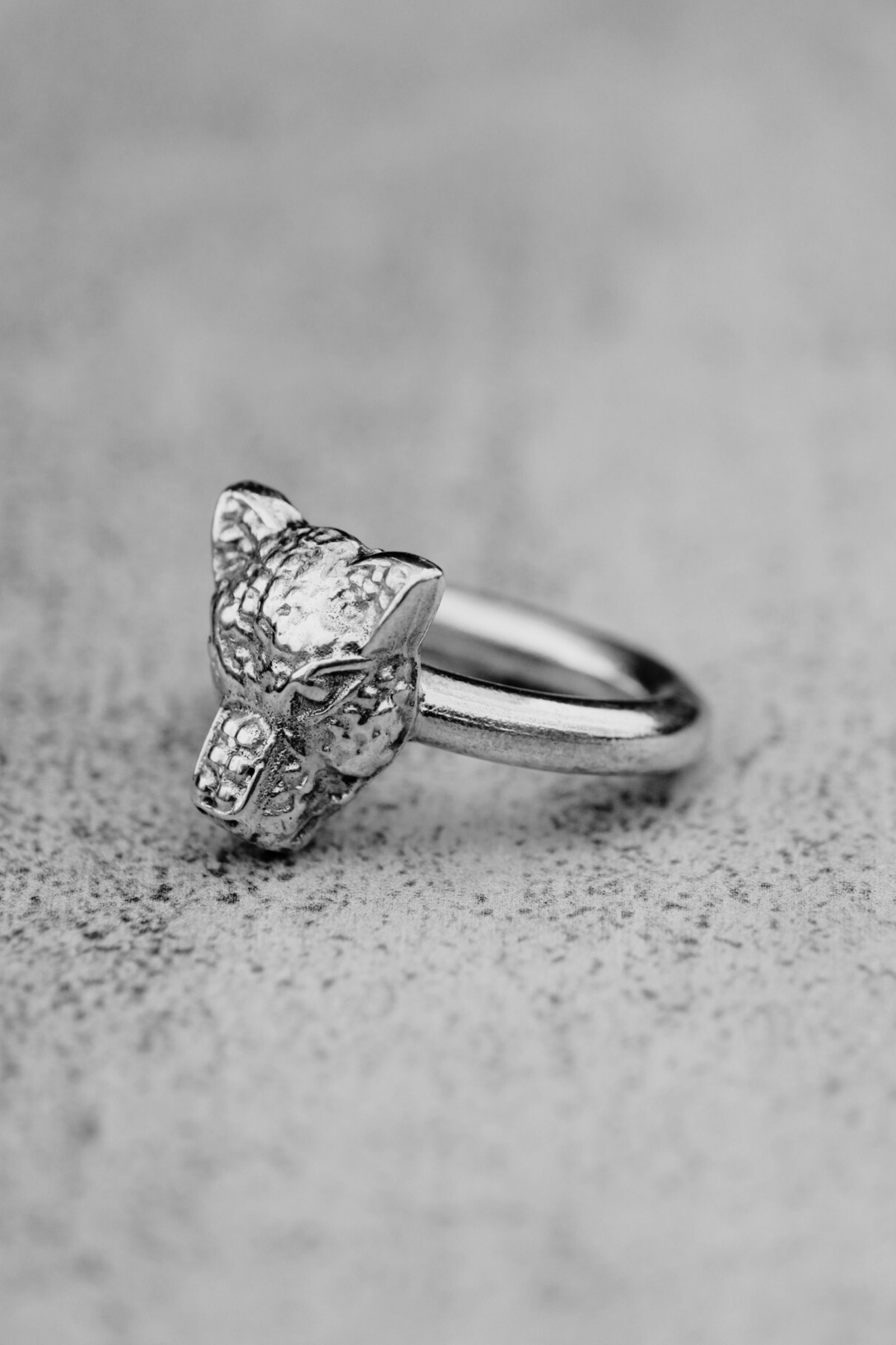 Anillo puma plata