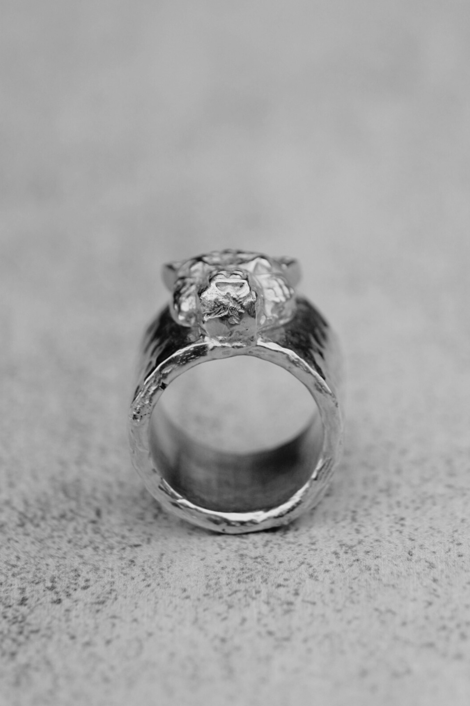 Anillo puma tubular plata machacado
