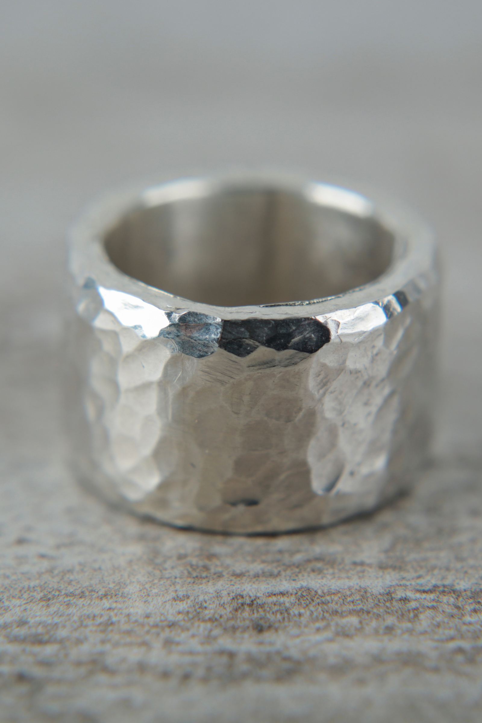 Anillo Machacado Plata L — Co Rivera Chile