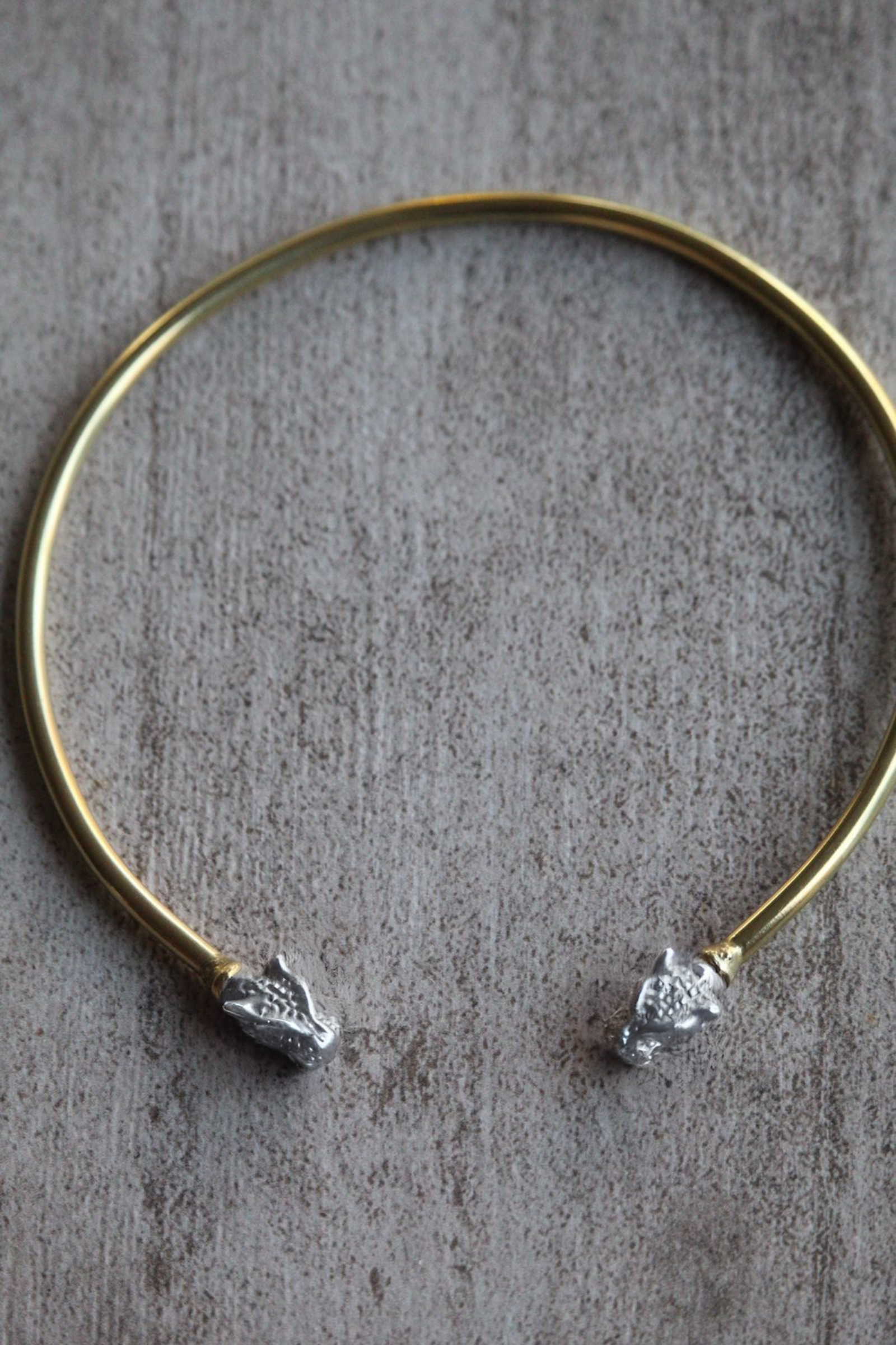 Chocker puma plata