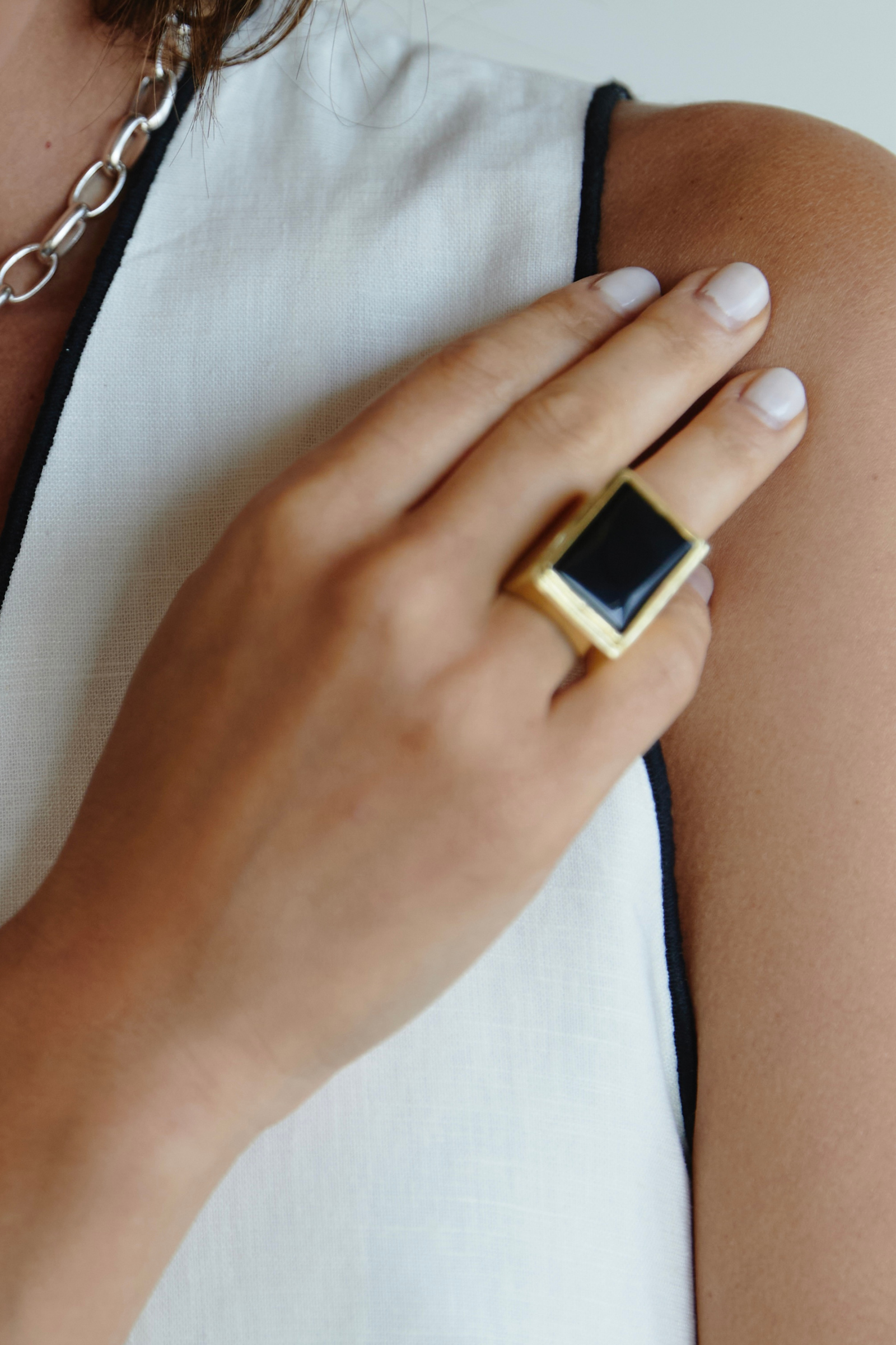 Anillo de onix rectangular bronce