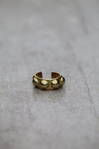 anillo tachas bronce