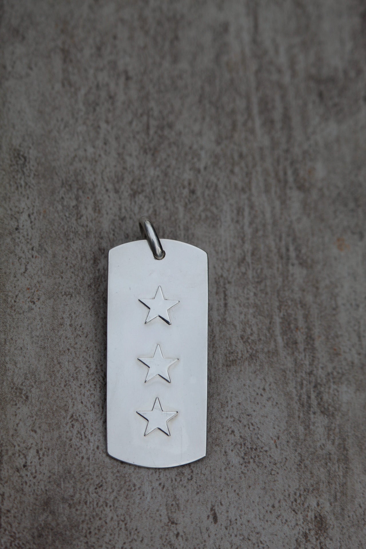 Placa tres estrellas plata