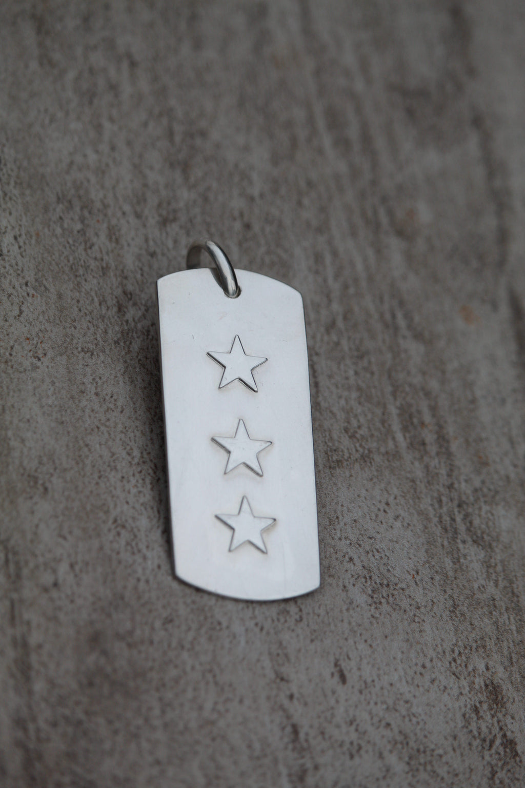 Placa tres estrellas plata