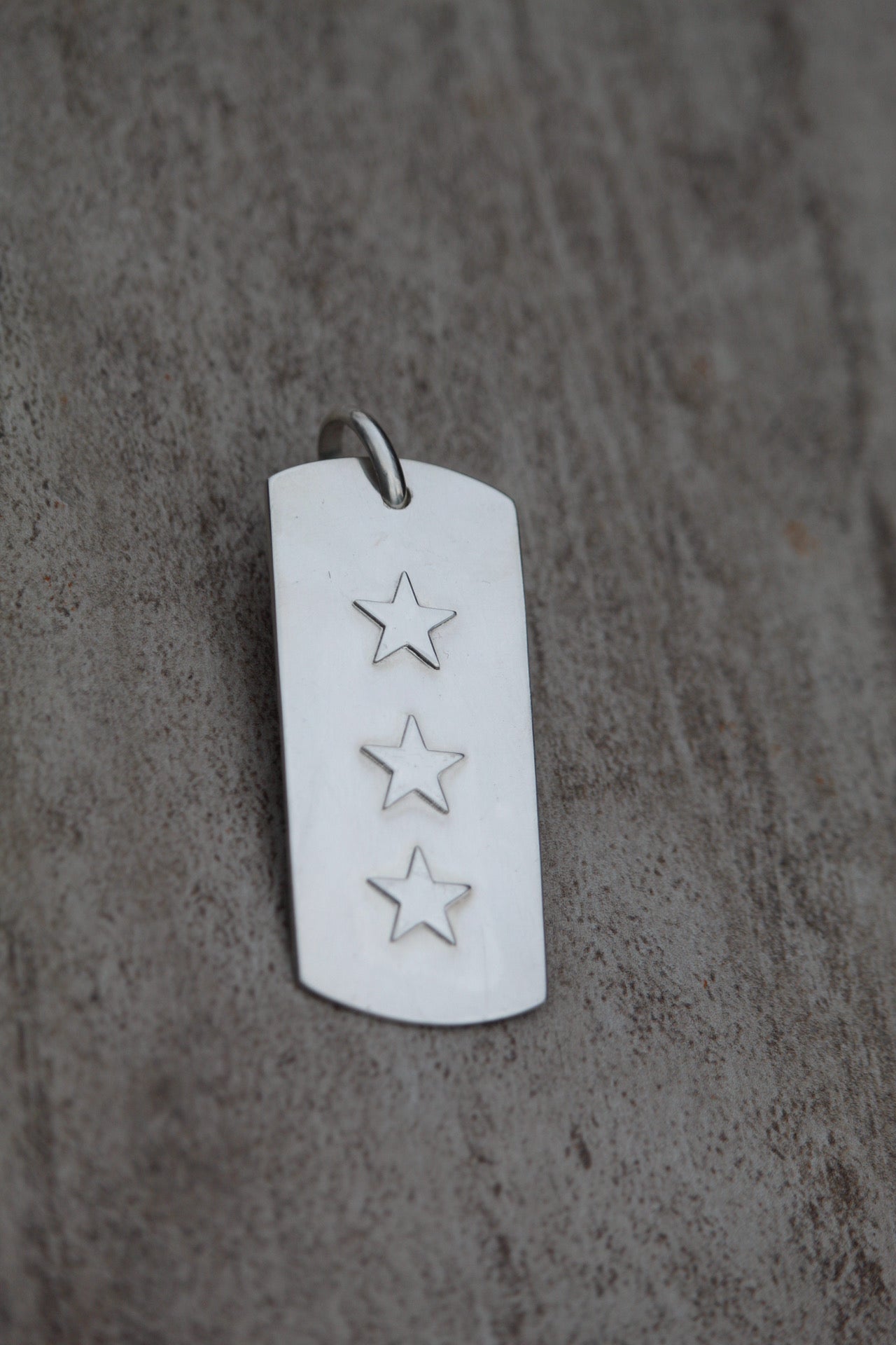 Placa tres estrellas plata