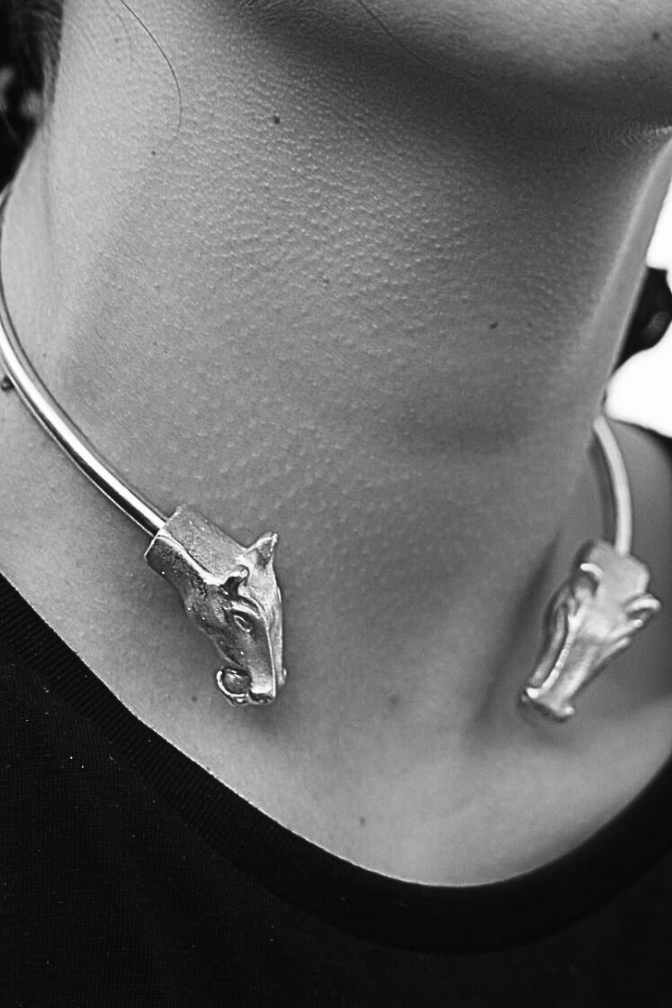 Chocker 2 cabezas caballo plata