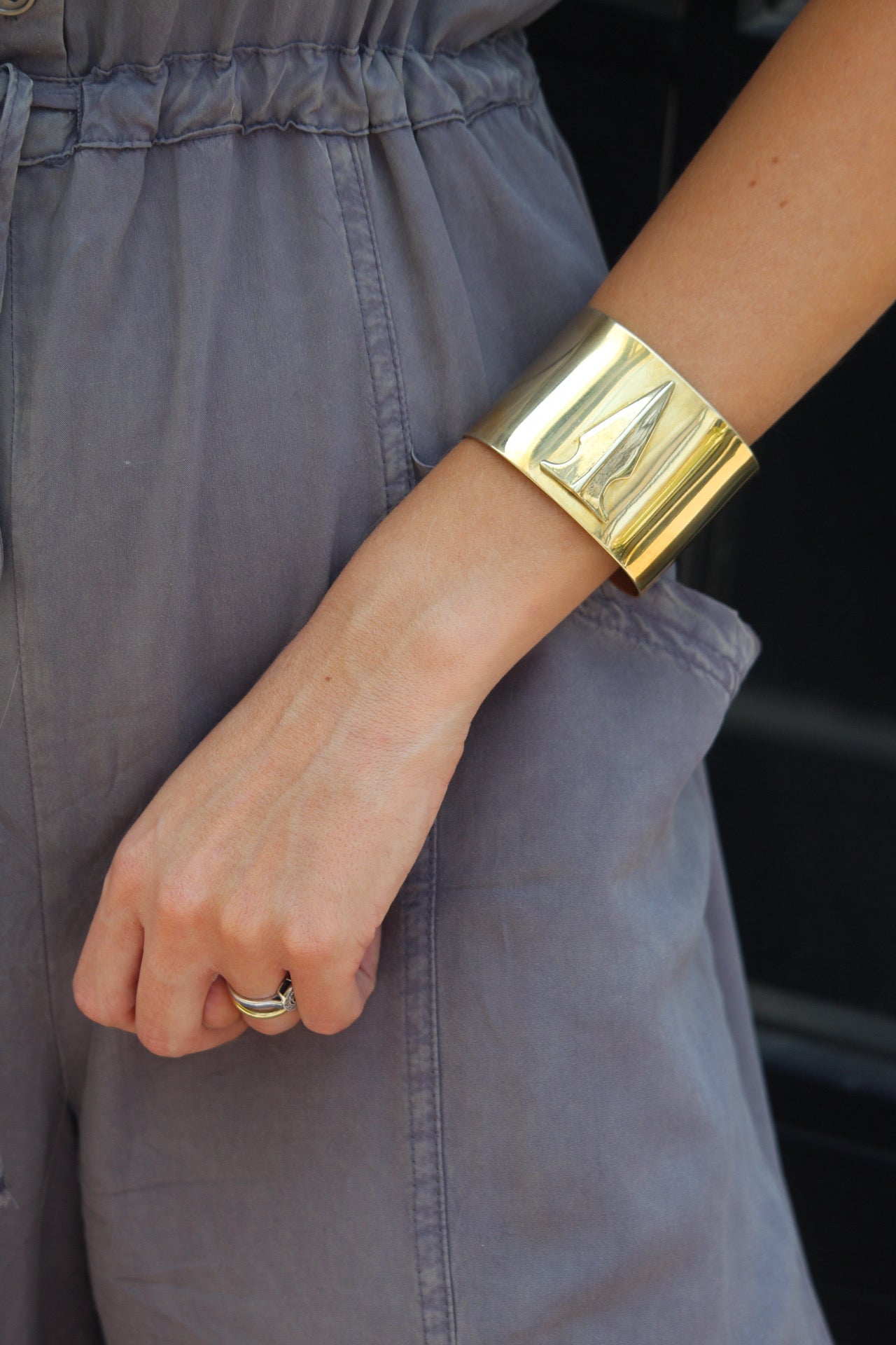 Esclava punta flecha bronce