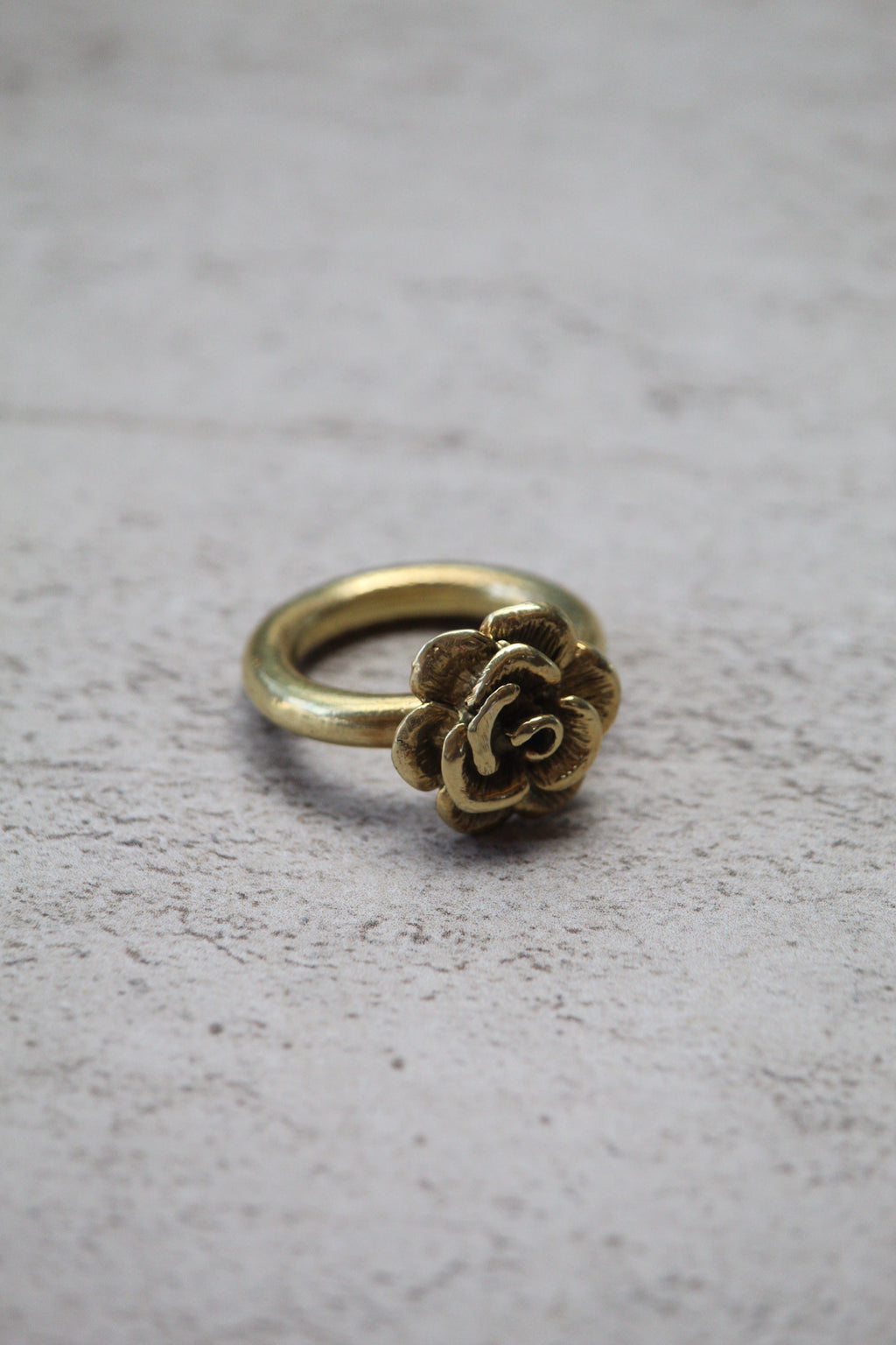 Anillo Argolla Flor Bronce — Co Rivera Chile