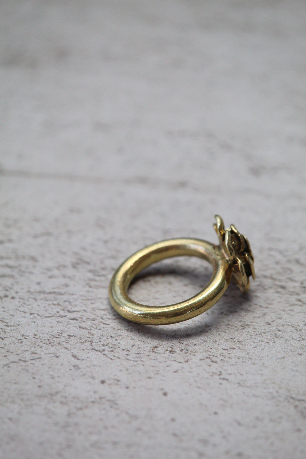 Anillo Argolla Flor Bronce — Co Rivera Chile