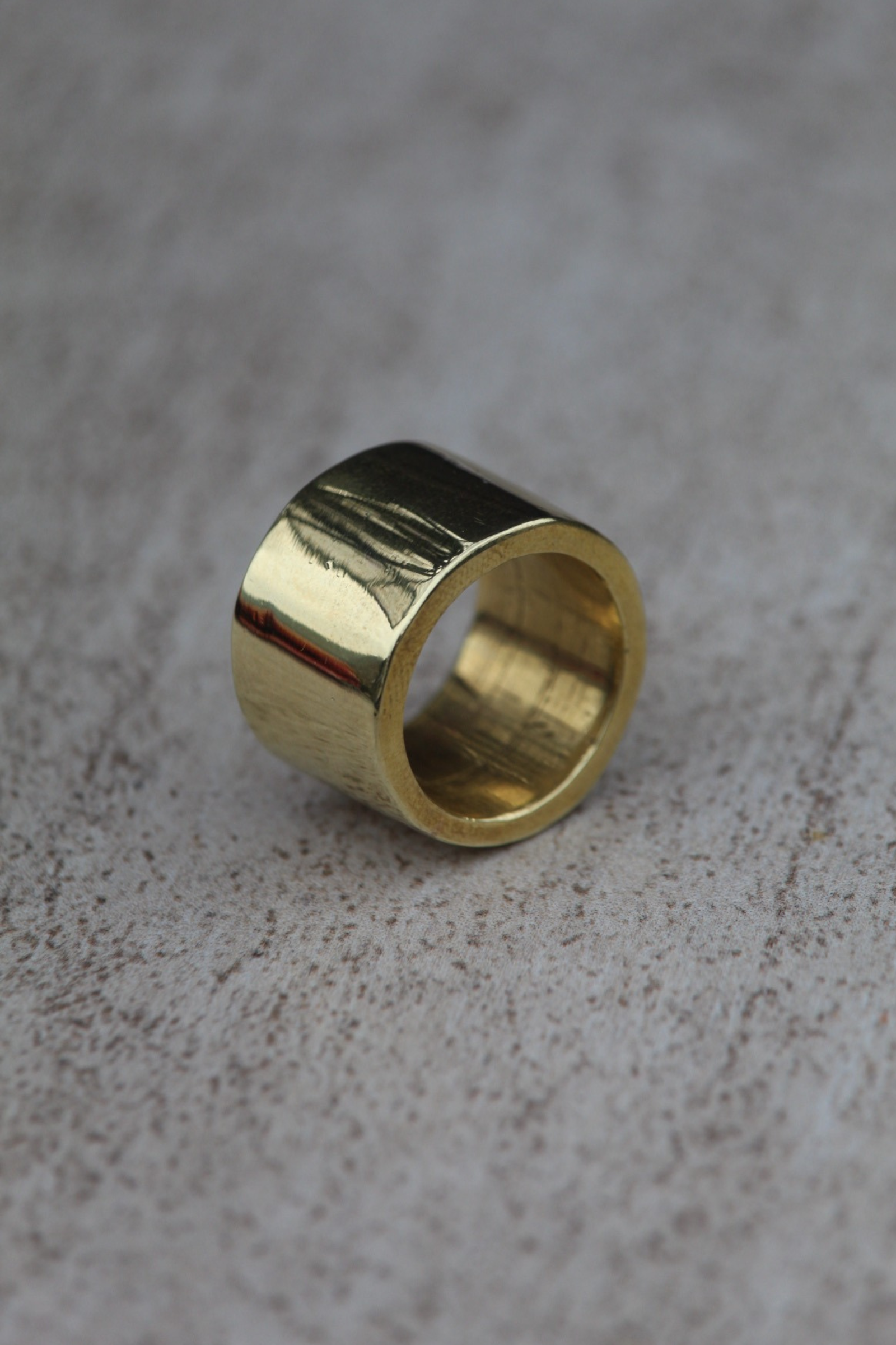 Anillo tubular bronce liso