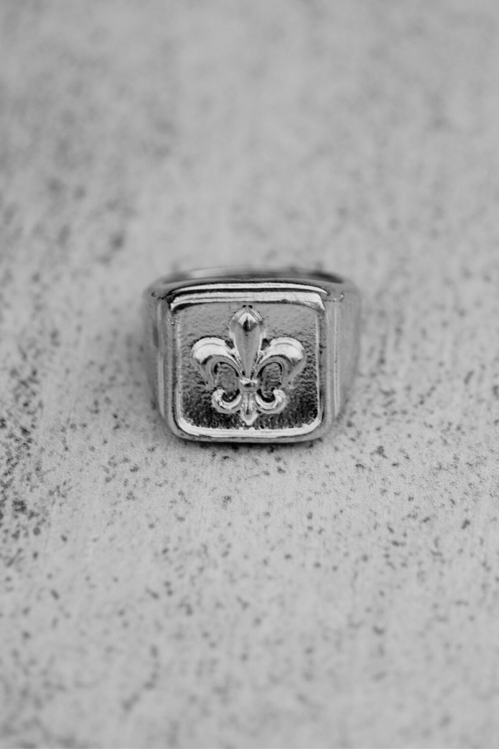 Anillo chevalier flor de lis plata