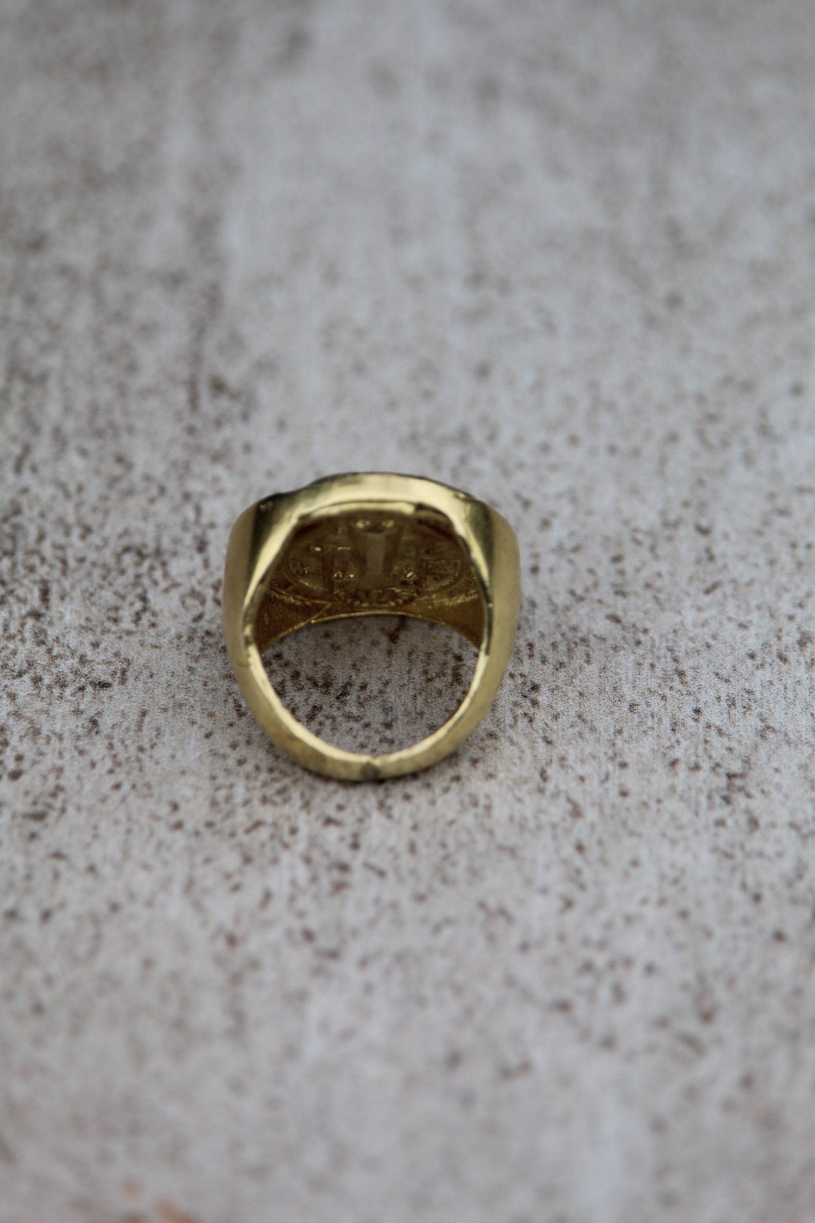 Anillo chevalier San Benito bronce