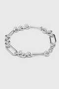 Collar Dominga plata artesanal sobre fondo gris