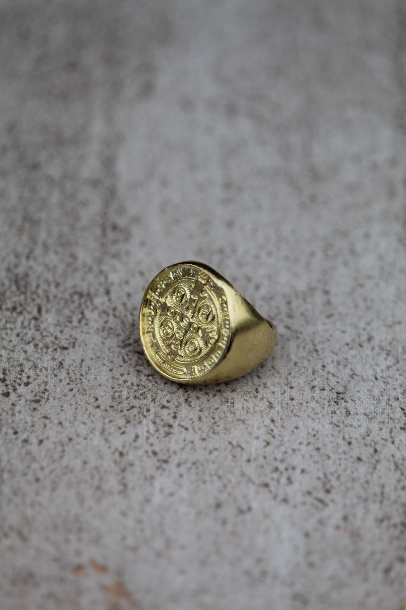Anillo chevalier San Benito bronce